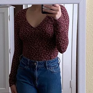 Hollister textured baby tee burgundy and flowers